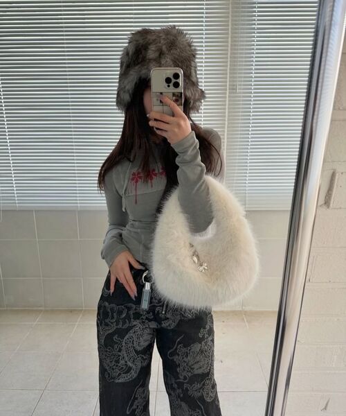 KIMZISU(キムジス)の「Patch Slim Hoodie _ Dark Grey(パーカー・レディース・その他・M/S)」の2枚目の写真