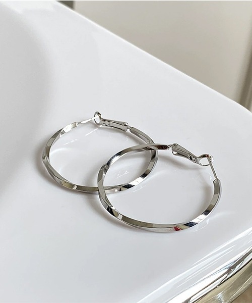 ARCHIVER(アーカイバ)の「【Bz】シルバーツイストフープペアピアス/レディース/両耳用(T3)(ピアス(両耳用)・レディース・シルバー・FREE)」の2枚目の写真
