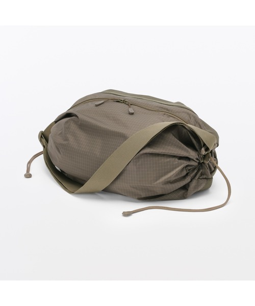 無印良品（ムジルシリョウヒン）の「撥水　リップストップ　ショルダーバッグ（ショルダーバッグ・レディース・ブラック/ブラウン系・FREE）」の12枚目の写真