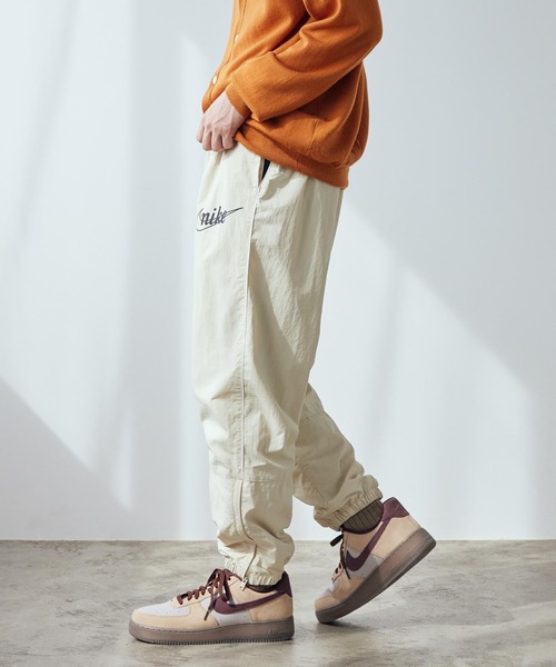 NIKE(ナイキ)の「ナイキ スポーツウェア クラブ メンズ ライトウェイト パンツ / Nike Sportswear Club Men's Lightweight Pants IF0765-229 Light Khaki(その他パンツ・メンズ・ブラウン系その他2・S/2XL/XL/L/M)」の2枚目の写真