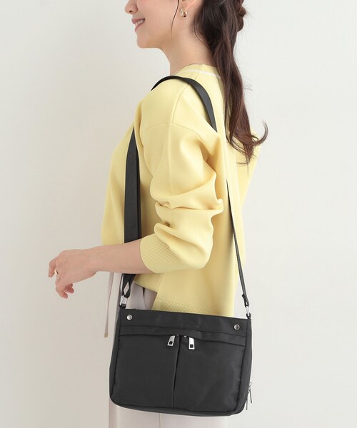 SHOO・LA・RUE（シューラルー）の「【撥水】8ポケットショルダー（ショルダーバッグ・レディース・グリーン/ダークグレー/ブラック・00）」の2枚目の写真