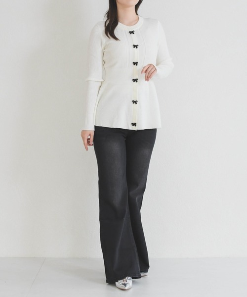 31 Sons de mode（トランテアン　ソン　ドゥ　モード）の「美脚フレアデニムパンツ（その他パンツ・レディース・ブラック/ブルー・S/M）」の10枚目の写真