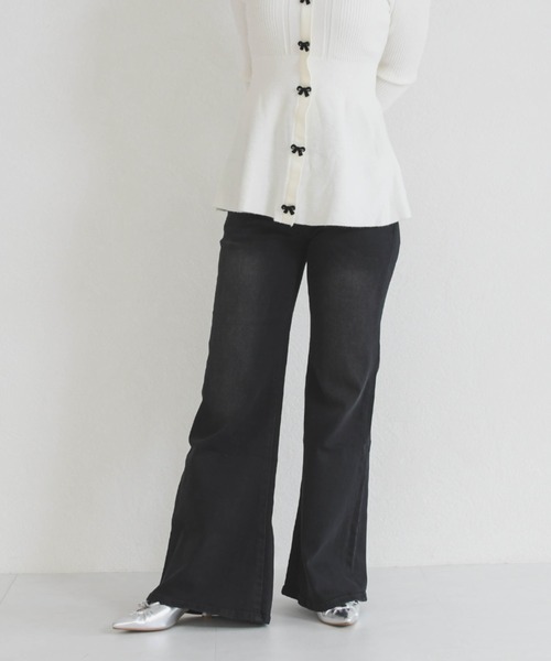 31 Sons de mode（トランテアン　ソン　ドゥ　モード）の「美脚フレアデニムパンツ（その他パンツ・レディース・ブラック/ブルー・S/M）」の13枚目の写真