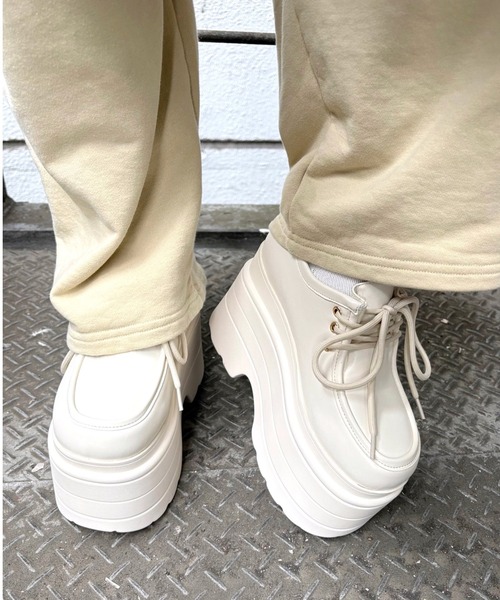 R&E（アールアンドイー）の「【2026SS新作】【R&E】ボリュームソールモカシンシューズ/デキシューズ/厚底ローファー（モカシン/デッキシューズ・レディース・ブラック/アイボリー/ベージュ系その他・L/M/S/LL）」の6枚目の写真