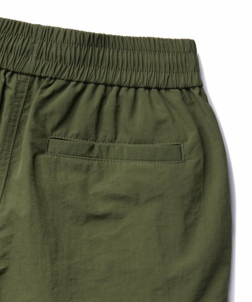 MUSINSA STANDARD KIDS（ムシンサスタンダードキッズ）の「ナイロンバンディングショーツ [オリーブグリーン]（その他パンツ・レディース・その他・160/150/140/110/130/120）」の2枚目の写真