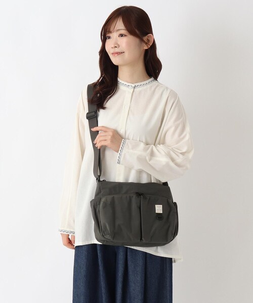 one'sterrace(ワンズテラス)の「anello ニュースタンダードショルダー(ショルダーバッグ・レディース・ブラック系8/グレー系4・99)」の11枚目の写真