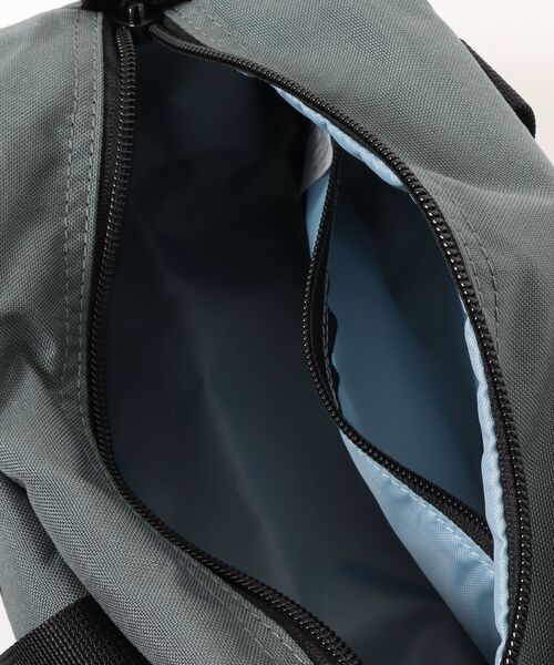 TSURUYA(ツルヤ)の「《KELTY》MINI HOLIDAY DUFFEL(ショルダーバッグ・メンズ・タン/ブラック系/モカ/マスタード/ネイビー/ブラウン系その他/グレー系その他/オリーブ/グレー系/セージグリーン・フリー)」の19枚目の写真