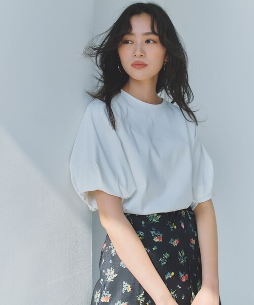 組曲(クミキョク)の「プレーティング天竺 バルーンスリーブカットソー(Tシャツ/カットソー・レディース・ホワイト系/ライトグレー系/ブラック系・2/3)」の5枚目の写真