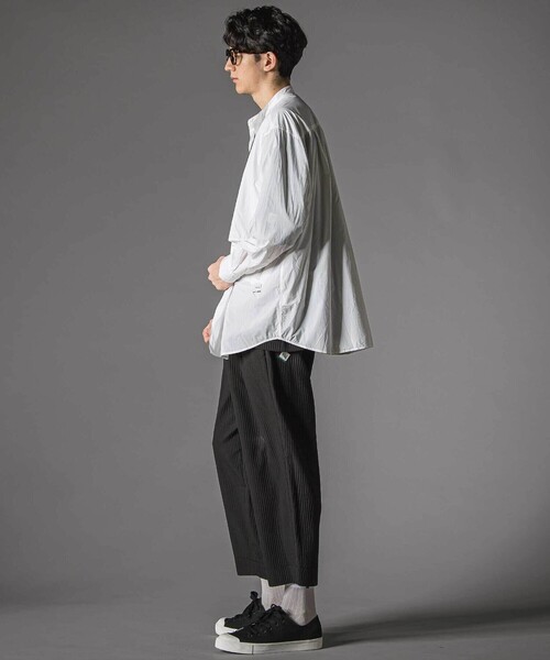 LIBERCORE par BEBE(リベルコアパルベベ)の「【収納ポーチ付】ナイロンタフタレイヤード風バンドカラーシャツ大人親子お揃い(シャツ/ブラウス・レディース・ホワイト/グレー・S/M)」の22枚目の写真