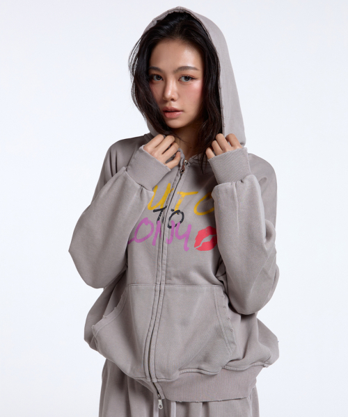 CONY（コール アウト ニューイヤー）の「シャラウト トゥ コニー グラフィック フードパーカー / ヴィンテージピンク（パーカー・レディース・その他・OS）」の4枚目の写真