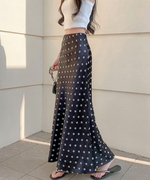 lulufa(ルルファ)の「ドットマーメイドサテンロングスカート(スカート・レディース・ホワイト/ブラック・LARGE/MEDIUM)」の19枚目の写真