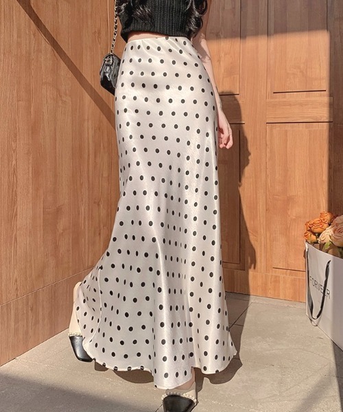 lulufa(ルルファ)の「ドットマーメイドサテンロングスカート(スカート・レディース・ホワイト/ブラック・LARGE/MEDIUM)」の20枚目の写真