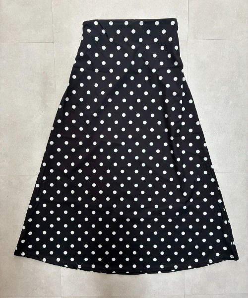 lulufa(ルルファ)の「ドットマーメイドサテンロングスカート(スカート・レディース・ホワイト/ブラック・LARGE/MEDIUM)」の3枚目の写真