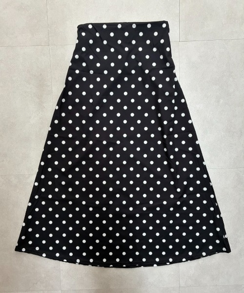 lulufa(ルルファ)の「ドットマーメイドサテンロングスカート(スカート・レディース・ホワイト/ブラック・LARGE/MEDIUM)」の4枚目の写真