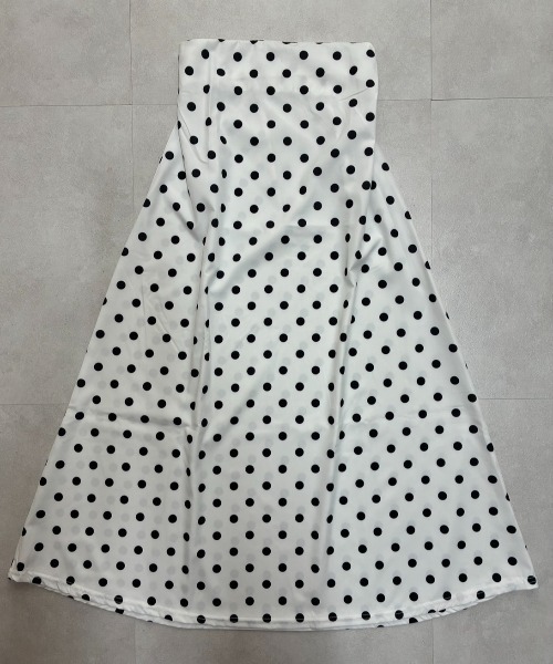 lulufa(ルルファ)の「ドットマーメイドサテンロングスカート(スカート・レディース・ホワイト/ブラック・LARGE/MEDIUM)」の10枚目の写真