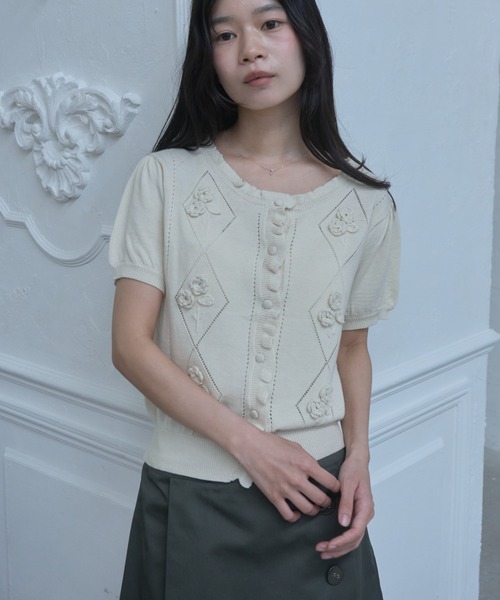 Smyeon(スミョン)の「Embroidered short sleeve knit cardigan/刺繍半袖ニットカーディガン(カーディガン/ボレロ・レディース・ピンク/グレー/ライトブルー/アイボリー・FREE)」の5枚目の写真