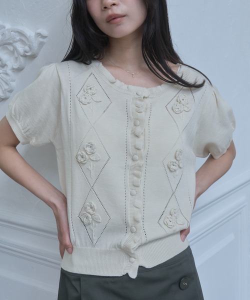 Smyeon(スミョン)の「Embroidered short sleeve knit cardigan/刺繍半袖ニットカーディガン(カーディガン/ボレロ・レディース・ピンク/グレー/ライトブルー/アイボリー・FREE)」の6枚目の写真
