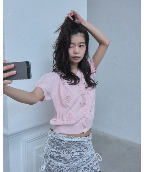 Smyeon(スミョン)の「Embroidered short sleeve knit cardigan/刺繍半袖ニットカーディガン(カーディガン/ボレロ・レディース・ピンク/グレー/ライトブルー/アイボリー・FREE)」の15枚目の写真