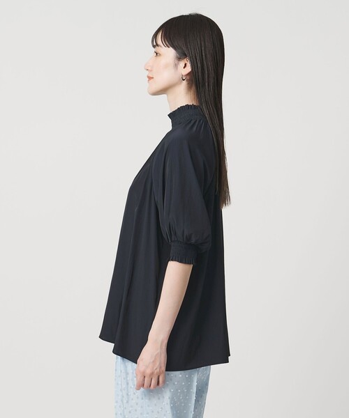 UNITED ARROWS(ユナイテッドアローズ)の「シャーリング ハイネック シャツ ブラウス(シャツ/ブラウス・レディース・ネイビー/オフホワイト/その他7/その他3・FREE)」の14枚目の写真