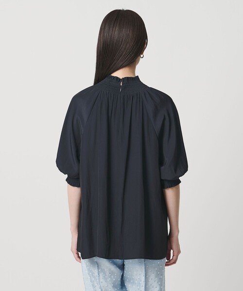 UNITED ARROWS(ユナイテッドアローズ)の「シャーリング ハイネック シャツ ブラウス(シャツ/ブラウス・レディース・ネイビー/オフホワイト/その他7/その他3・FREE)」の15枚目の写真