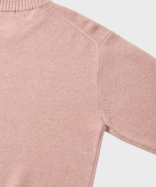 NONBLANK（ノンブランク）の「デイリーウールカシミヤクルーネックニット_MELANGE PINK（ニット/セーター・メンズ・ピンク・MEDIUM/LARGE/X-LARGE）」の5枚目の写真