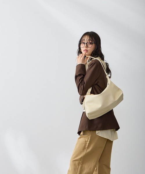 Anclear oui（アンクリアウィ）の「ワンハンドルショルダーバッグ（ショルダーバッグ・レディース・White/Black・F）」の4枚目の写真