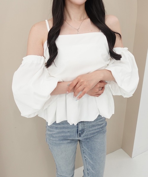 SOELA（ソエラ）の「3WAYオフショルバルーンスリーブチュニック（シャツ/ブラウス・レディース・アイボリー/ブラック・FREE）」の2枚目の写真
