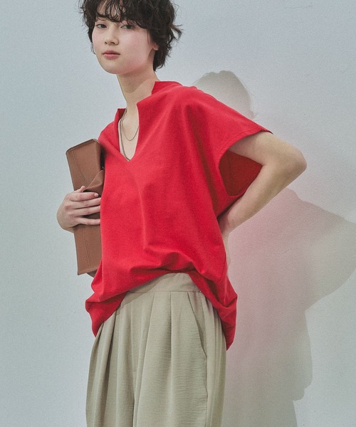 LAKOLE(ラコレ)の「インレイキーネックプルオーバー / 669195(Tシャツ/カットソー・レディース・グレー/サンドグレー/レッド・FREE)」の3枚目の写真