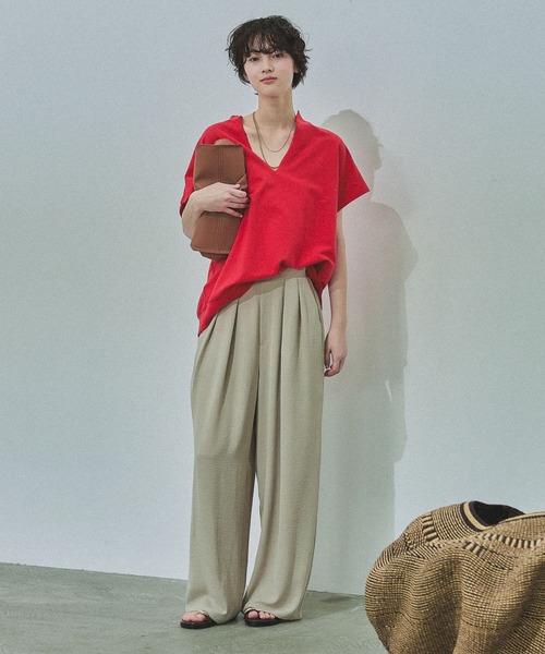 LAKOLE(ラコレ)の「インレイキーネックプルオーバー / 669195(Tシャツ/カットソー・レディース・グレー/サンドグレー/レッド・FREE)」の4枚目の写真