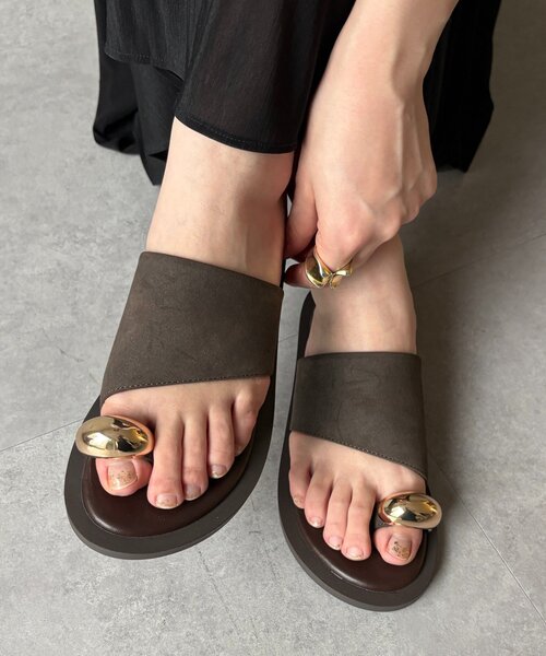 DouDou（ドゥドゥ）の「GOLDリングサンダル（サンダル・レディース・ブラック/キャメル/ブラウン・LARGE/MEDIUM/SMALL/X-LARGE）」の2枚目の写真