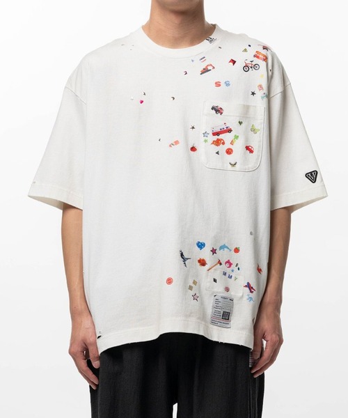 Maison MIHARA YASUHIRO(メゾンミハラヤスヒロ)の「【MIHARAYASUHIRO/ミハラヤスヒロ】Kids Sticker Printed T-shirt / KIDS STICKER TEE(Tシャツ/カットソー・メンズ・ホワイト/ブラック/グレー・48/46/44)」の7枚目の写真