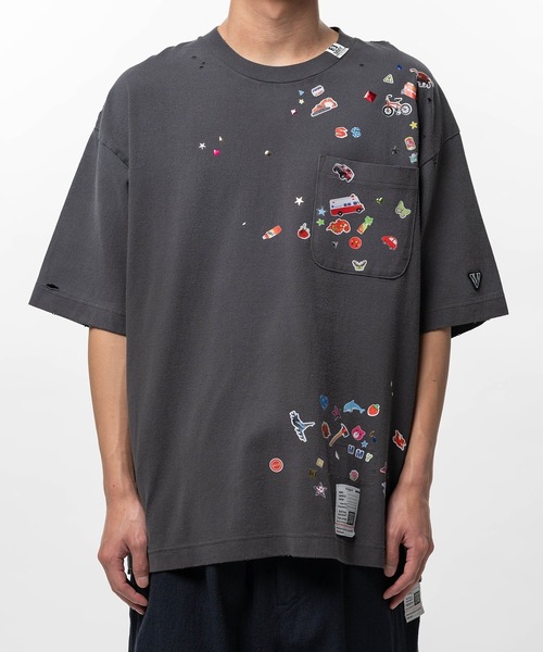 Maison MIHARA YASUHIRO(メゾンミハラヤスヒロ)の「【MIHARAYASUHIRO/ミハラヤスヒロ】Kids Sticker Printed T-shirt / KIDS STICKER TEE(Tシャツ/カットソー・メンズ・ホワイト/ブラック/グレー・48/46/44)」の12枚目の写真