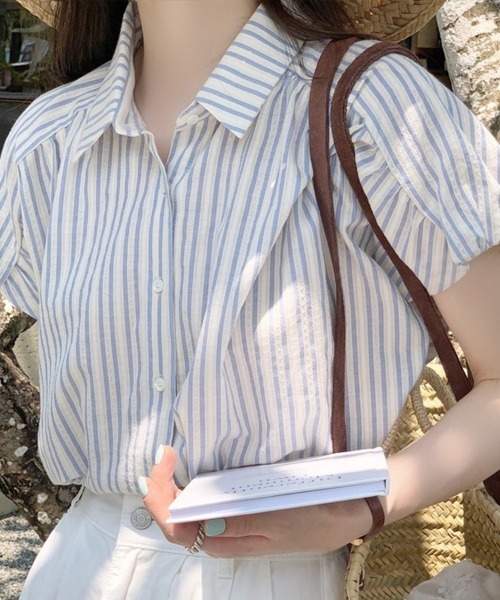 mielu(ミエル)の「パフ半袖ストライプブラウス(シャツ/ブラウス・レディース・ブルー・LARGE/MEDIUM)」の4枚目の写真