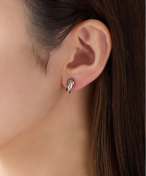 CALIN STANDARD(カリンスタンダード)の「◆金属アレルギー対応◆◆made in japan◆【痛くない】【落ちにくい】【片手で簡単】 ニュアンスライン マグネットイヤリング(イヤリング・レディース・ゴールド/シルバー・FREE)」の10枚目の写真