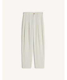 Maison Kitsune（メゾンキツネ）の「TAILORED PLEATED PANTS（スラックス）」