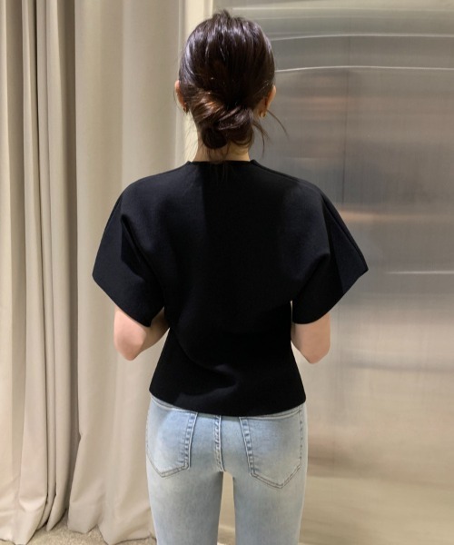 FAVORITO(ファヴォリート)の「Vネックシャツ(シャツ/ブラウス・レディース・ブラック/ベージュ・F)」の5枚目の写真