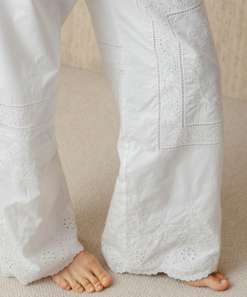 CREDONA(クレドナ)の「LACE PATCHWORK PANTS/レースパッチワークパンツ(その他パンツ・レディース・ホワイト/ブラック・0/1)」の9枚目の写真