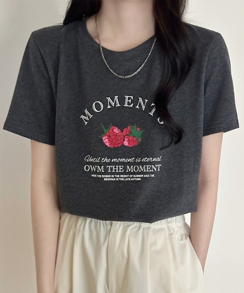 DAY CLOSET(デイ クローゼット)の「ゆったりオーバーサイズ。半袖 ラウンドネック ストロベリー×英字ロゴ プリント Tシャツ レディース(Tシャツ/カットソー・レディース・チャコールグレー/ホワイト/グレー/ブラック・FREE)」の21枚目の写真