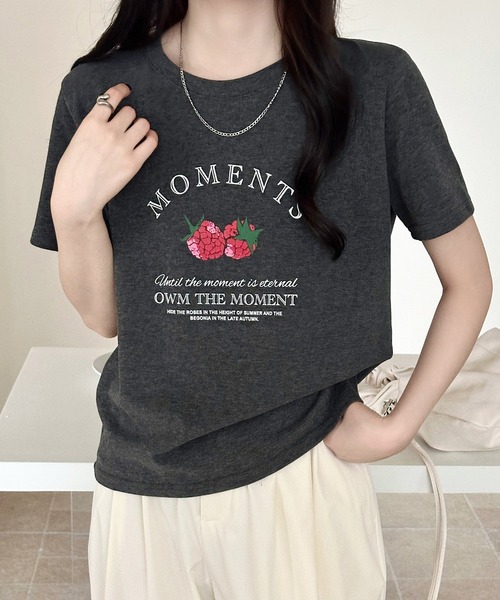 DAY CLOSET(デイ クローゼット)の「ゆったりオーバーサイズ。半袖 ラウンドネック ストロベリー×英字ロゴ プリント Tシャツ レディース(Tシャツ/カットソー・レディース・チャコールグレー/ホワイト/グレー/ブラック・FREE)」の22枚目の写真
