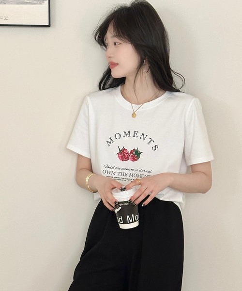 DAY CLOSET(デイ クローゼット)の「ゆったりオーバーサイズ。半袖 ラウンドネック ストロベリー×英字ロゴ プリント Tシャツ レディース(Tシャツ/カットソー・レディース・チャコールグレー/ホワイト/グレー/ブラック・FREE)」の8枚目の写真