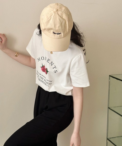 DAY CLOSET(デイ クローゼット)の「ゆったりオーバーサイズ。半袖 ラウンドネック ストロベリー×英字ロゴ プリント Tシャツ レディース(Tシャツ/カットソー・レディース・チャコールグレー/ホワイト/グレー/ブラック・FREE)」の9枚目の写真