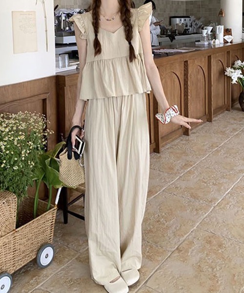 GLAMOROUS JANE(グラマラスジェーン)の「フリルトップス×ロングパンツ 2点セット(セットアップ・レディース・ベージュ/ブラック・M/L)」の4枚目の写真