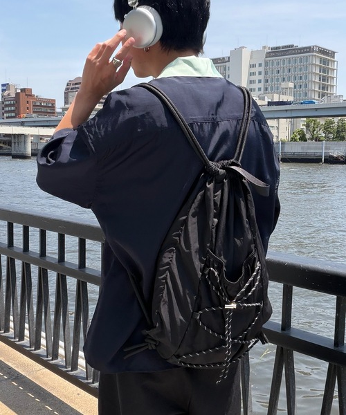UNDERSTATEMENTs(アンダーステイトメント)の「【ユニセックス】コードデザインドローストリングナップサック(バックパック/リュック・メンズ・ブラック/グレー・FREE)」の11枚目の写真