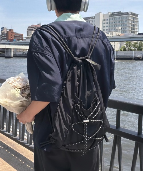 UNDERSTATEMENTs(アンダーステイトメント)の「【ユニセックス】コードデザインドローストリングナップサック(バックパック/リュック・メンズ・ブラック/グレー・FREE)」の9枚目の写真