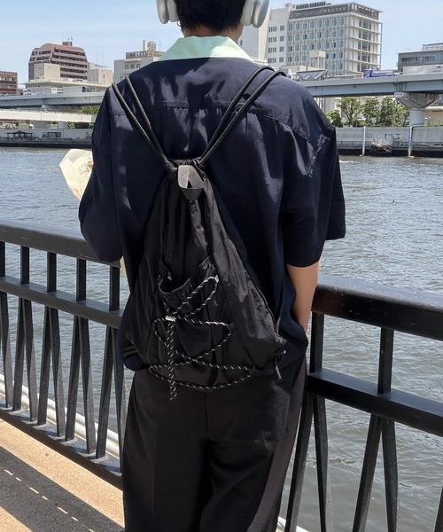 UNDERSTATEMENTs(アンダーステイトメント)の「【ユニセックス】コードデザインドローストリングナップサック(バックパック/リュック・メンズ・ブラック/グレー・FREE)」の7枚目の写真