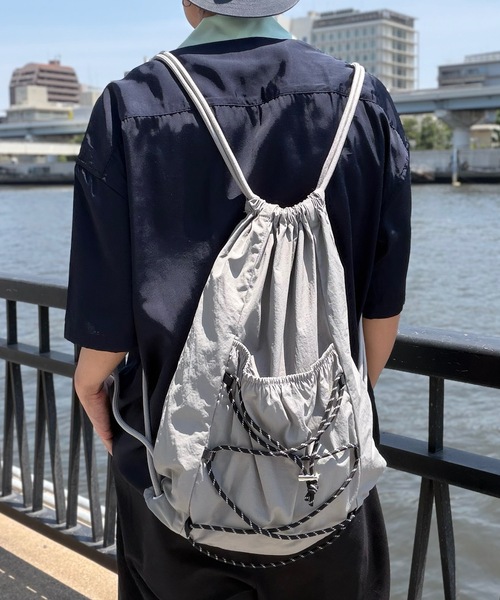 UNDERSTATEMENTs(アンダーステイトメント)の「【ユニセックス】コードデザインドローストリングナップサック(バックパック/リュック・メンズ・ブラック/グレー・FREE)」の16枚目の写真