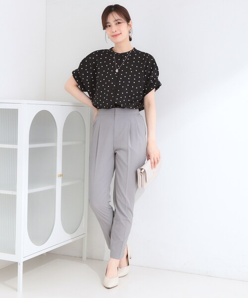 SHOO・LA・RUE（シューラルー）の「【洗濯機可／洗濯後しわになりにくい】大人の甘さをプラスする ドット柄袖タックブラウス（シャツ/ブラウス・レディース・ホワイト系3/ブラック系/ベージュ系・01/02/03/04）」の10枚目の写真