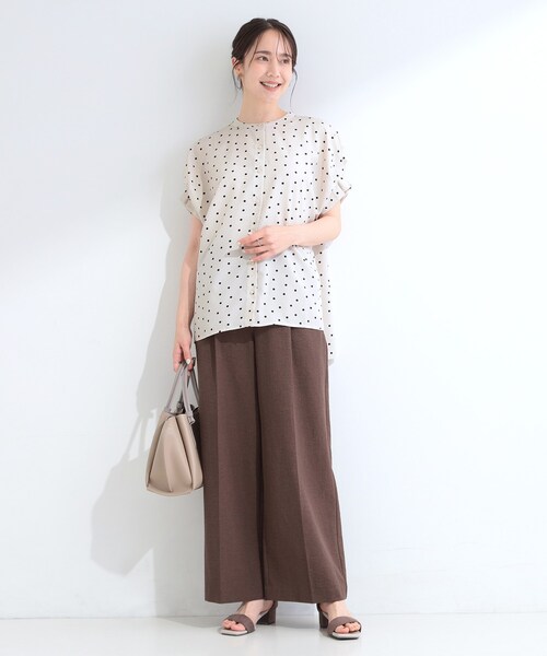 SHOO・LA・RUE（シューラルー）の「【洗濯機可／洗濯後しわになりにくい】大人の甘さをプラスする ドット柄袖タックブラウス（シャツ/ブラウス・レディース・ホワイト系3/ブラック系/ベージュ系・01/02/03/04）」の14枚目の写真
