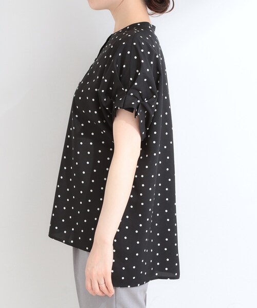 SHOO・LA・RUE（シューラルー）の「【洗濯機可／洗濯後しわになりにくい】大人の甘さをプラスする ドット柄袖タックブラウス（シャツ/ブラウス・レディース・ホワイト系3/ブラック系/ベージュ系・01/02/03/04）」の17枚目の写真