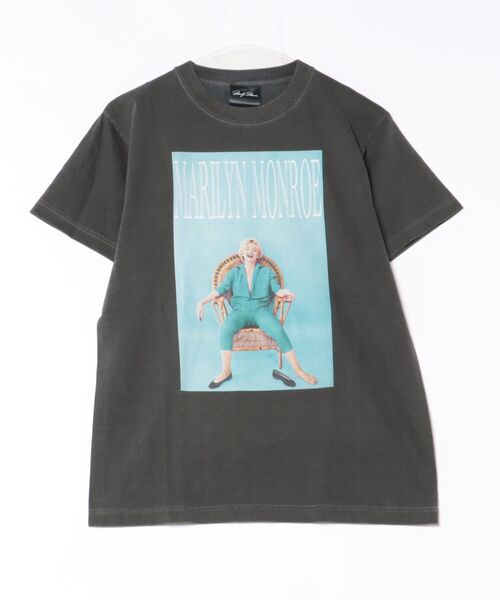 StPT(エスティーピーティー)の「【MARILYN MONROE/マリリン・モンロー】フォトTシャツ ピグメント染め ヴィンテージ ユニセックス スカイブルーフォト ビッグロゴプリント(Tシャツ/カットソー・メンズ・ブラック/ホワイト・MEDIUM/LARGE/X-LARGE/SMALL)」の6枚目の写真